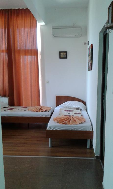 Zora Guest House Primorsko Rum bild