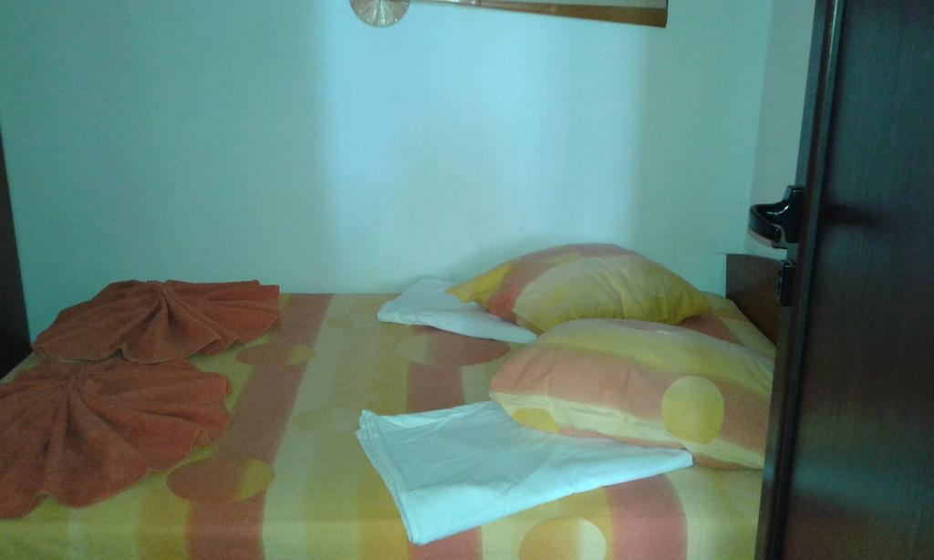 Zora Guest House Primorsko Rum bild