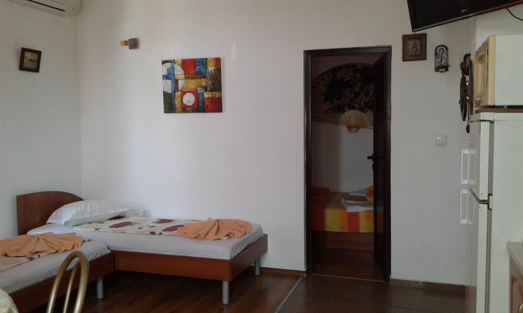 Zora Guest House Primorsko Rum bild