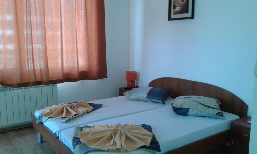 Zora Guest House Primorsko Rum bild
