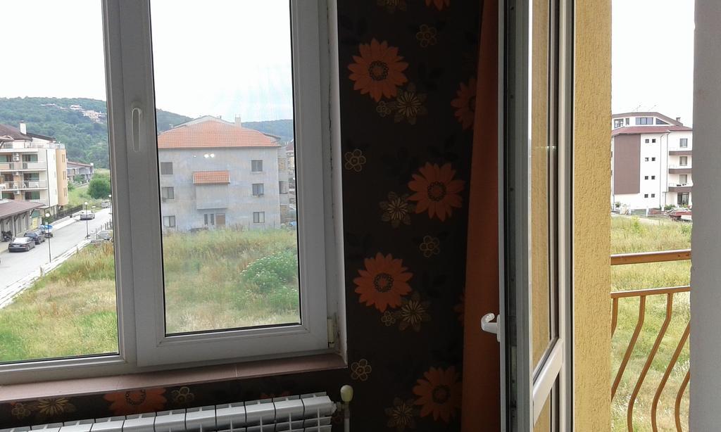 Zora Guest House Primorsko Rum bild