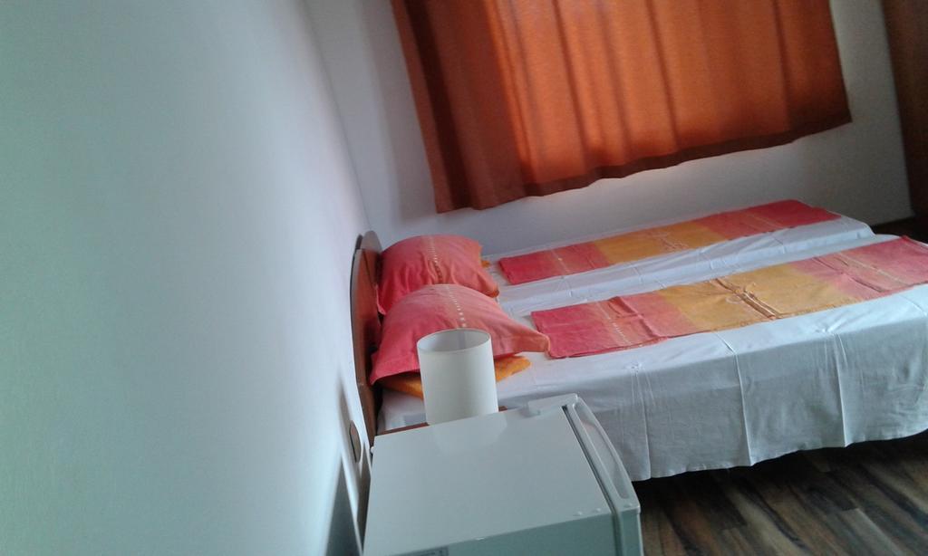 Zora Guest House Primorsko Rum bild