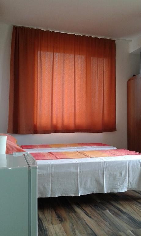 Zora Guest House Primorsko Rum bild