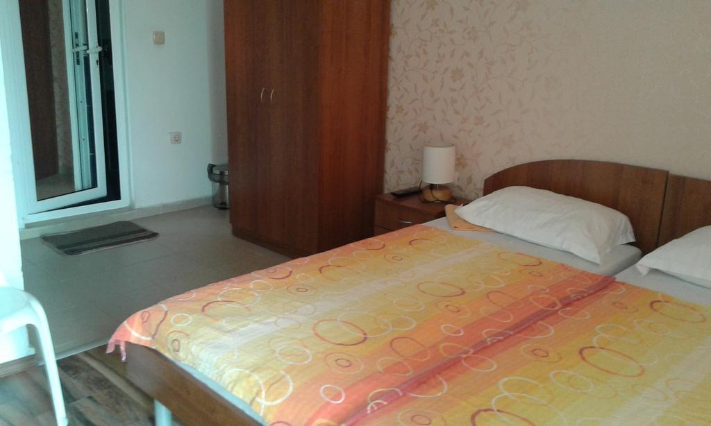 Zora Guest House Primorsko Rum bild